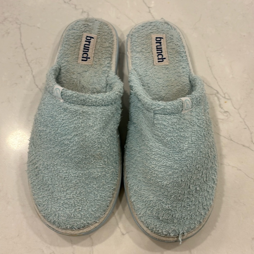 Brunch slippers baby blue color size 8